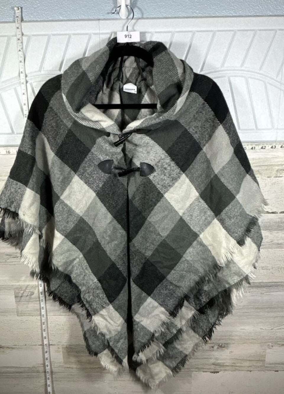 Sonoma Goods For Life Black White Gray Plaid Hooded Poncho Toggle Wrap